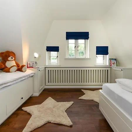 Holiday home Farnweg 7 Whg B Mittelhaus Sudstrand