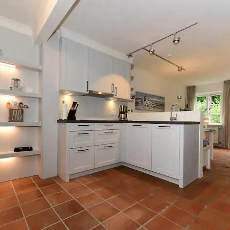 Holiday home Farnweg 7 Whg B Mittelhaus Sudstrand
